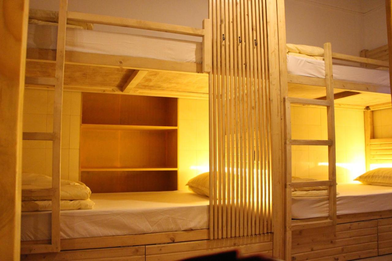 Gosolo Stays Bandra Hostel ムンバイ エクステリア 写真