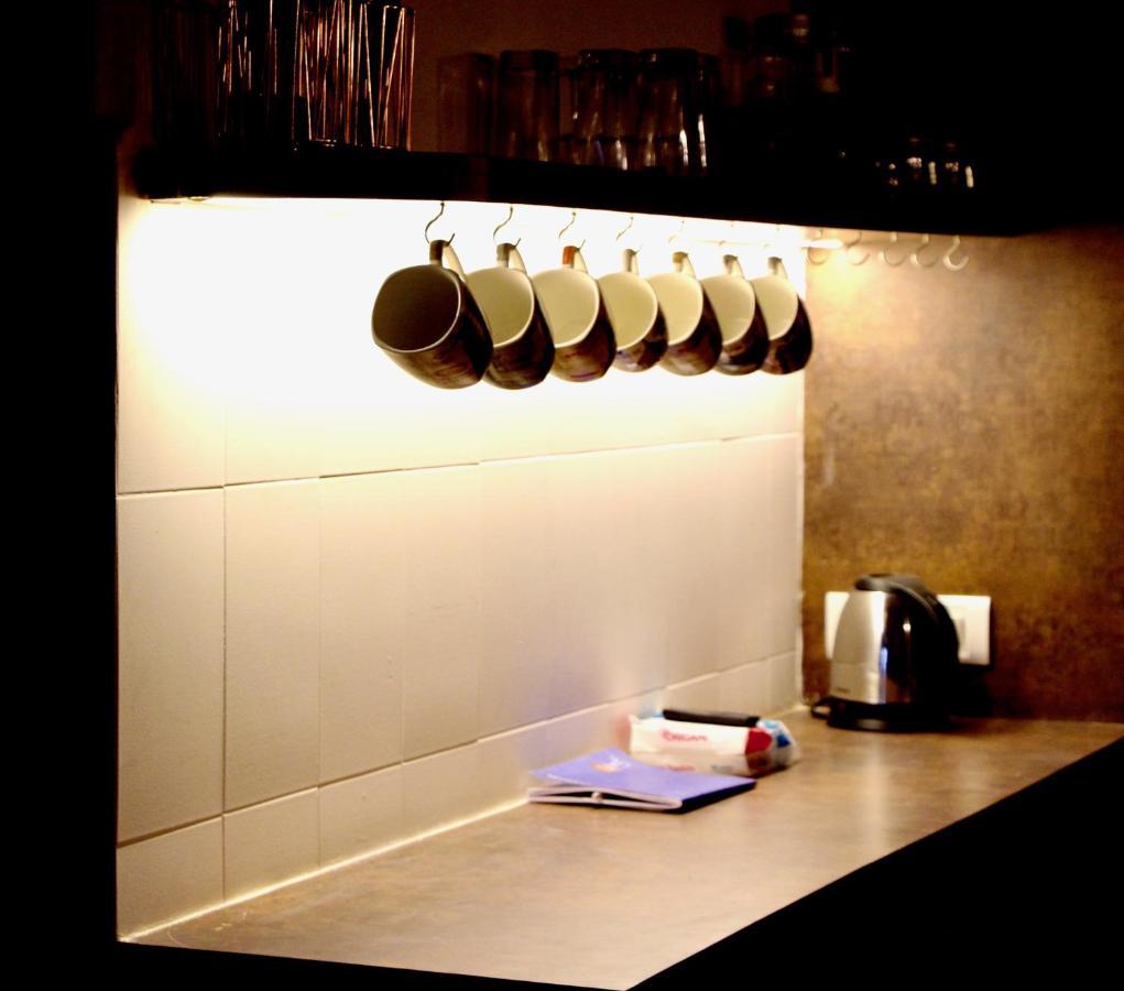 Gosolo Stays Bandra Hostel ムンバイ エクステリア 写真