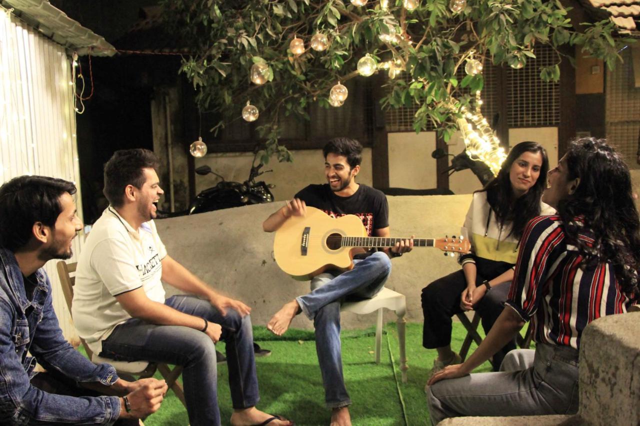 Gosolo Stays Bandra Hostel ムンバイ エクステリア 写真