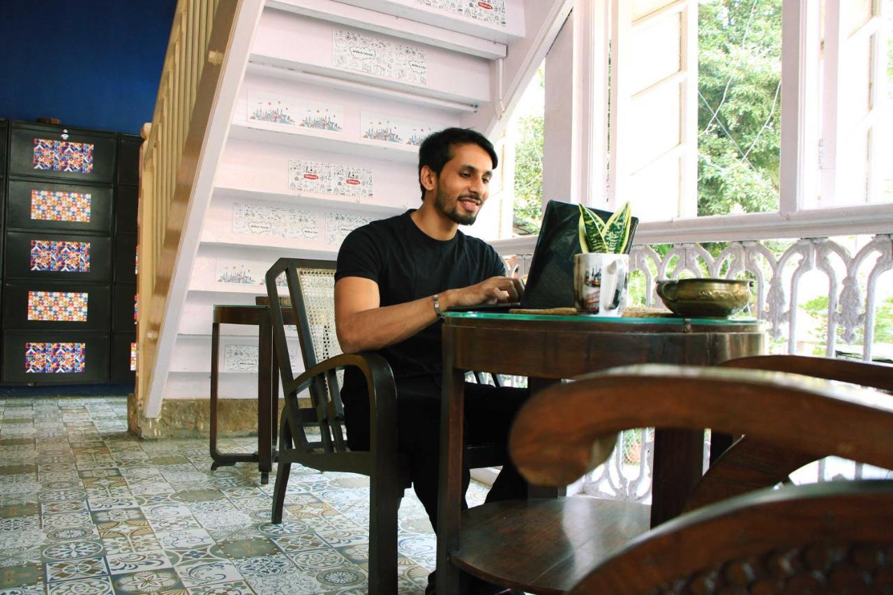 Gosolo Stays Bandra Hostel ムンバイ エクステリア 写真