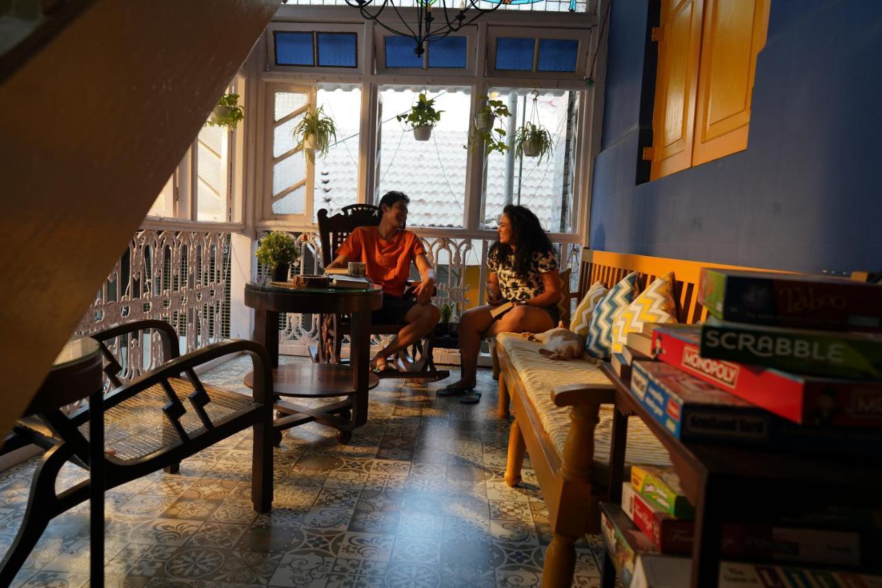 Gosolo Stays Bandra Hostel ムンバイ エクステリア 写真