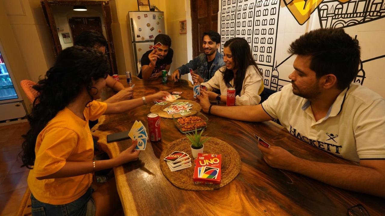 Gosolo Stays Bandra Hostel ムンバイ エクステリア 写真