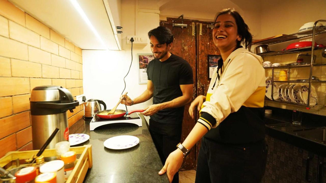 Gosolo Stays Bandra Hostel ムンバイ エクステリア 写真