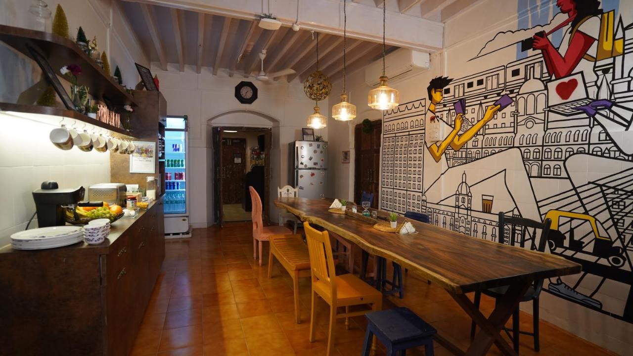 Gosolo Stays Bandra Hostel ムンバイ エクステリア 写真
