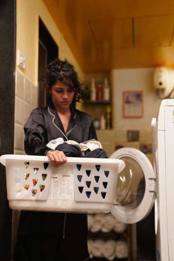 Gosolo Stays Bandra Hostel ムンバイ エクステリア 写真