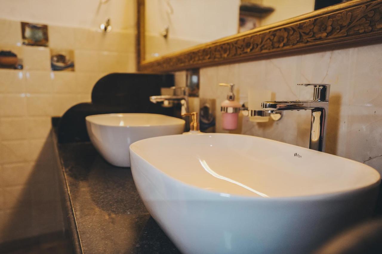 Gosolo Stays Bandra Hostel ムンバイ エクステリア 写真