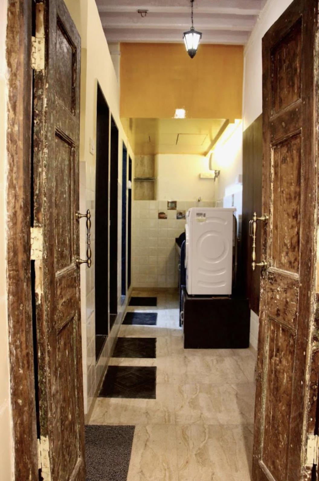 Gosolo Stays Bandra Hostel ムンバイ エクステリア 写真
