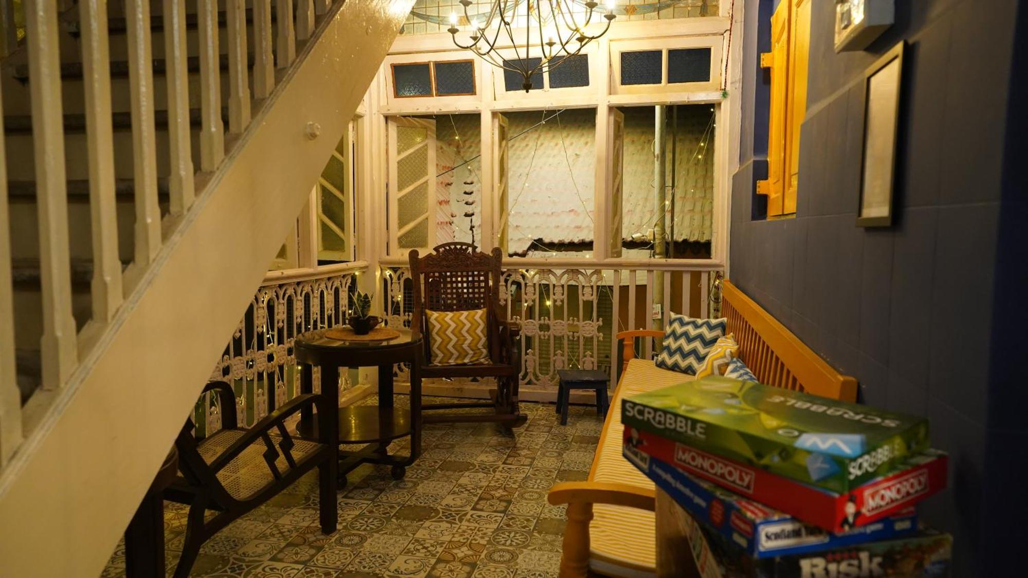 Gosolo Stays Bandra Hostel ムンバイ エクステリア 写真