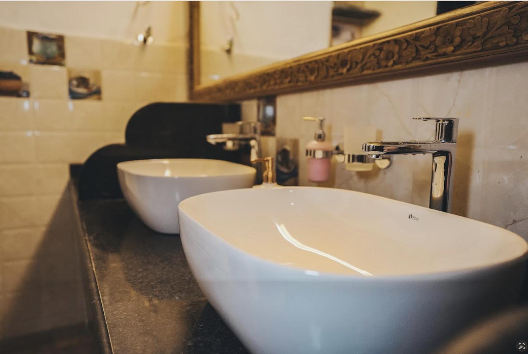 Gosolo Stays Bandra Hostel ムンバイ エクステリア 写真
